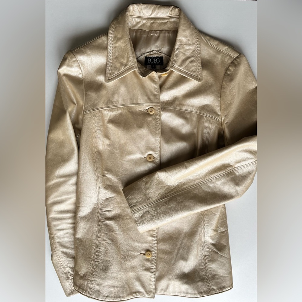 BCBG MAX AZRIA fitted gold pearl leather jacket. Excellent condition. Sz 4
